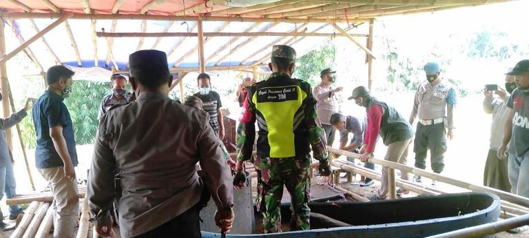 Berantas Penyakit Masyarakat, Tempat Judi Sabung Ayam Di Mandalasari Cikancung Digerebek Dan Dibongkar