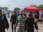 Sinergitas Sat Brimob Polda Jabar Dan Unsur TNI, Imbau Protokol Kesehatan Kepada Warga Di Pasar Tegal Gubuk