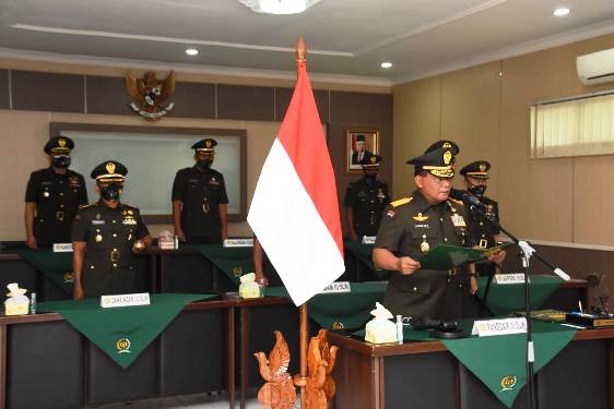 Pangdam III Siliwangi Lantik dan Sumpah 330 Prajurit Bintara Otsus TNI AD