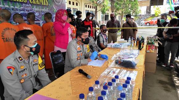 Polres Ciamis Polda Jabar Amankan Ratusan Botol Miras Ilegal