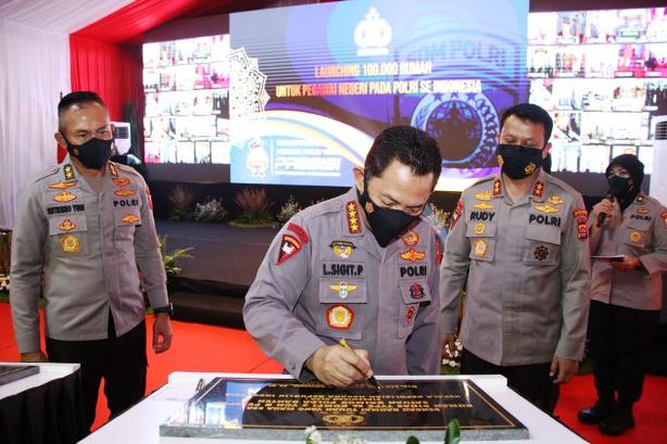 Kapolri Resmikan Gedung Presisi Polres Kota Tangerang dan 100 Ribu Rumah untuk Personel Kapolri Resmikan Gedung Presisi Polres Kota Tangerang dan 100 Ribu Rumah untuk Personel