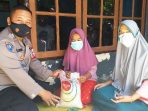 Polisi Bagikan 900 Paket Beras Kepada Warga Terdampak PPKM Darurat Level 4 Di Wilayah Baleendah