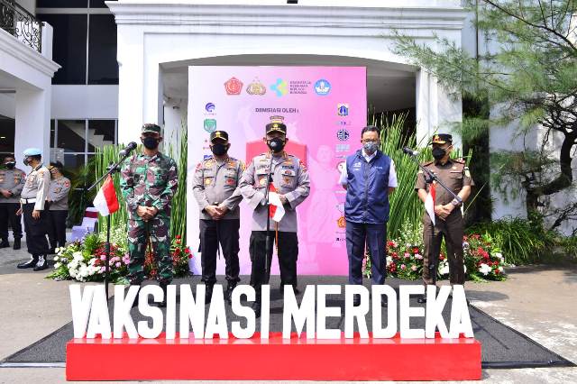 Kapolri Luncurkan Gerakan Vaksinasi Merdeka