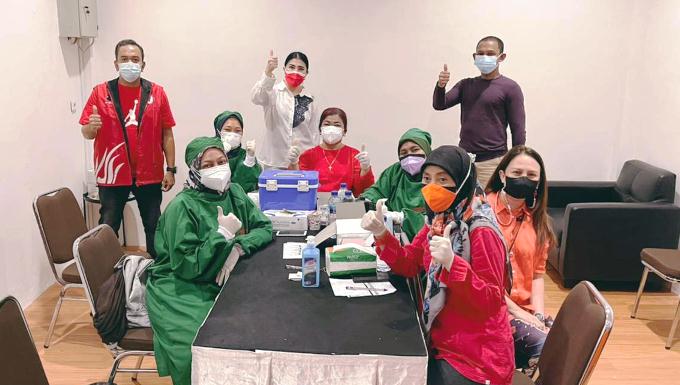 Riris Riska Diana Pemilik Winstelle Skincare Sediakan Ribuan Vaksin untuk Warga Riris Riska Diana Pemilik Winstelle Skincare Sediakan Ribuan Vaksin untuk Warga