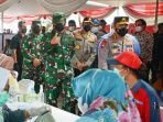 Panglima TNI Dan Kapolri Tinjau Pelaksanaan Vaksinasi Di PT Kahatex