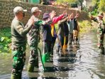 Satgas Citarum Sektor 21 Sub 16 Bersihkan Aliran Sungai Cibodas Di Kampung Bojongasih Satgas Citarum Sektor 21 Sub 16 Bersihkan Aliran Sungai Cibodas Di Kampung Bojongasih