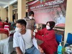 Warga Datangi Gerai Vaksin Presisi di Mapolres Tasikmalaya Kota