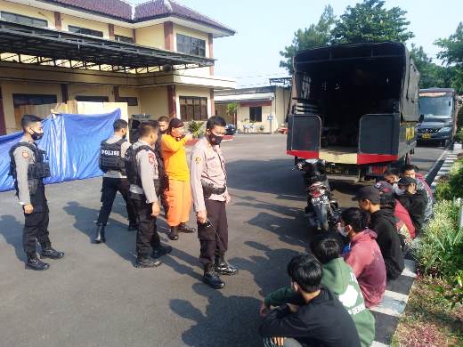 Ugal - Ugalan Di Jalan, Sat Sabhara Polres Tasikmalaya Kota Amankan Sepuluh Remaja Dan Lima Sepeda Motor