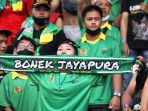 Semangati Tim Sepakbola Jateng, Ganjar Disambut Suporter Jatim
