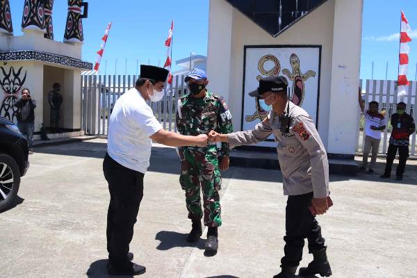 Kunjungi Perbatasan RI-PNG, Taj Yasin Ucapkan Terimakasih Kepada TNI dan Polri