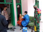 Sinergitas TNI Polri Laksanakan Vaksinasi Serta Pemeriksaan Kesehatan Lansia Secara Door To Door 