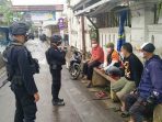 Patroli Sat Brimob Polda Jabar Gencar Ajak Masyarakat Taati Prokes Dan Bagikan Masker