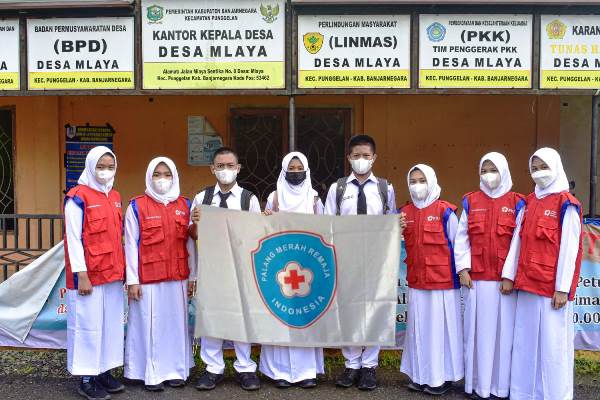 PMR SMPN 1 Banjarnegara Bantu Korban Longsor Mlaya