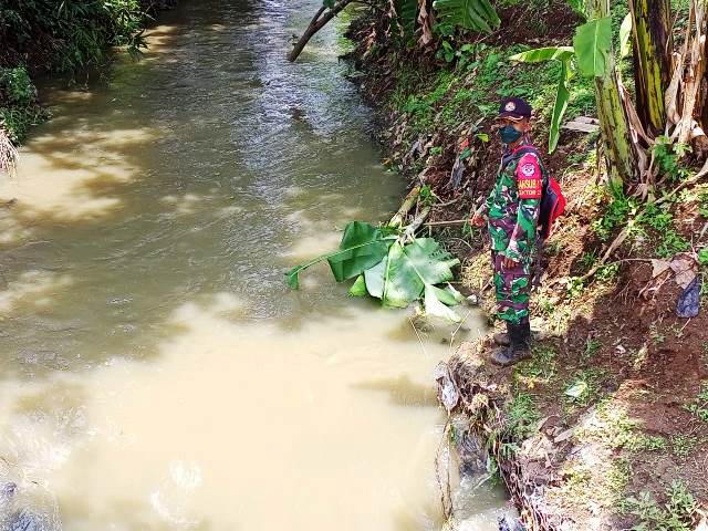 Satgas Citarum Sektor 21 Sub 17 Patroli Antisipasi Timbulan Sampah Dan Pantau Debit Air Sungai