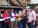 Polisi Salurkan Bantuan Bahan Pokok Kepada Warga Terdampak Tanggul Jebol Di Babakan Rawa Rancaekek