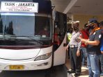 Polres Tasikmalaya Kota Lakukan Ramp Check Dan Pemeriksaan Kesehatan Pengemudi Angkutan Bus Jelang Nataru
