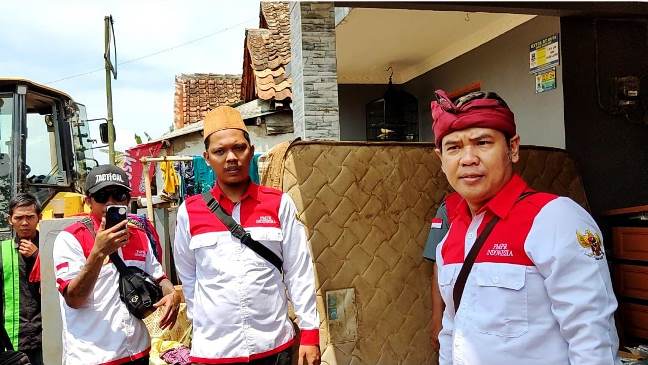 Kang Joker : Bencana Di Karang Tengah Sukawening Kabupaten Garut Akibat Adanya Alih Fungsi Lahan Di Kawasan Hulu