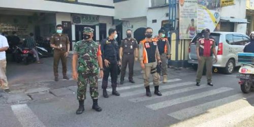 Cegah Penyebaran Covid, Aparat Gabungan Sasar Jalan Tambak Asri Surabaya