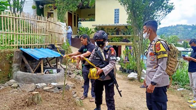 Brimob Polda Jabar Sisir Lokasi Temuan Mortir Sisa Perang Dunia II Di Lembang