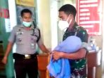 Babinsa Kadupandak Cianjur Evakuasi Anak Penderita Gizi Buruk Ke Rumah Sakit