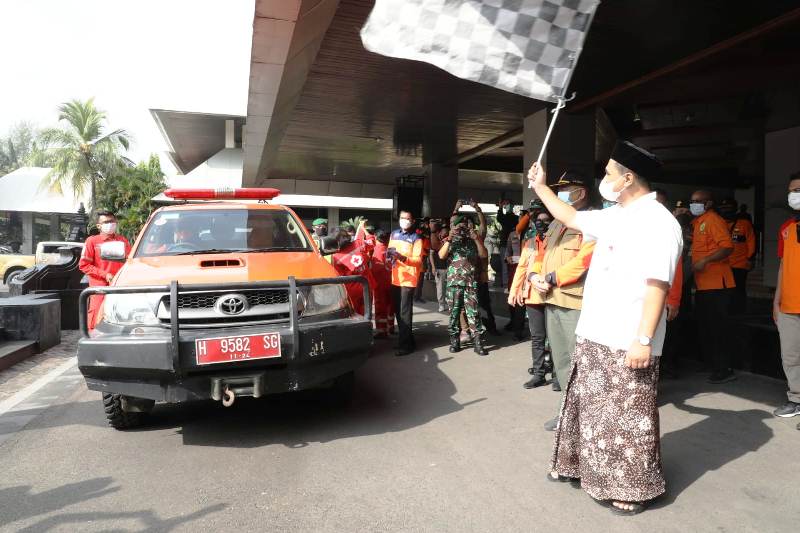 Lepas Tim BNPB Bagikan Masker di Semarang, Taj Yasin Minta Jogo Tonggo Digalakkan Kembali