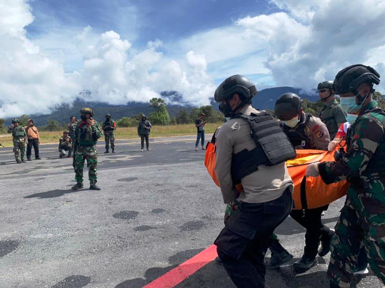 Operasi Damai Cartenz Evakuasi Delapan Korban Penembakan KKB