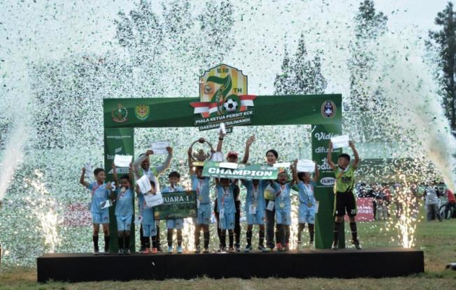 Team SSB 2 R Legend Bandung Juara Pertama Turnamen Sepakbola U-10 Piala Ketua Persit KCK Daerah III Siliwangi