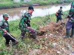 Rawat Daerah Aliran Sungai, Satgas Citarum Sektor 21 Sub 08 Babat Sampah Dan Semak Belukar Di Bantaran