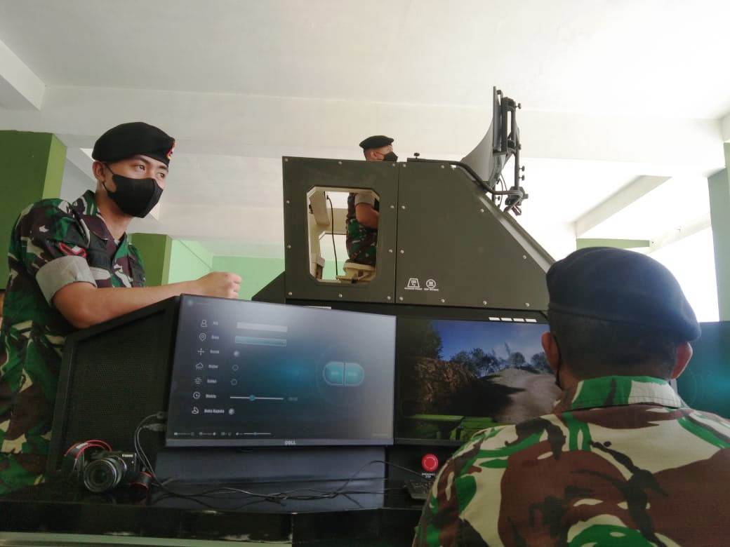 Prajurit TNI Batalyon Kavaleri 4/KC Latih Kemampuan Tempur Gunakan Armoured Personnel Carrier Simulator