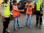Menggunakan Sepatu Roda, Personil Polres Banjar Imbau Kamtibmas Dan Ingatkan Prokes Kepada Masyarakat