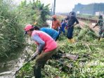 Satgas Citarum Sektor 21 Sub 02 Gotong Royong Bersama Warga Masyarakat Bersihkan Sungai Ciangsana di Babakan Sinyar Cileunyi