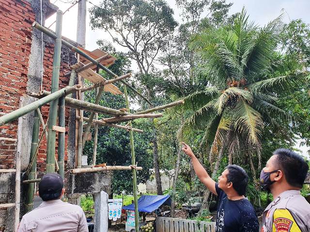 Polisi Datangi TKP Buruh Bangunan Tersengat Arus Listrik Di Mangkubumi Tasikmalaya