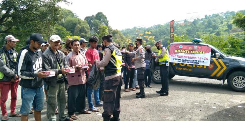 Polsek Kadipaten Gelar Bakti Sosial Bersama Relawan Tim Ganjel Tanjakan Gentong