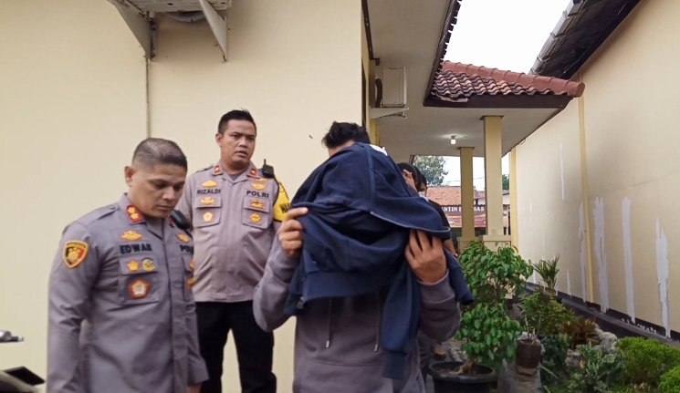 Oknum Anggota DPRD Purwakarta Digiring Ke BNN Karawang Karena Gunakan Narkotika Jenis Sabu