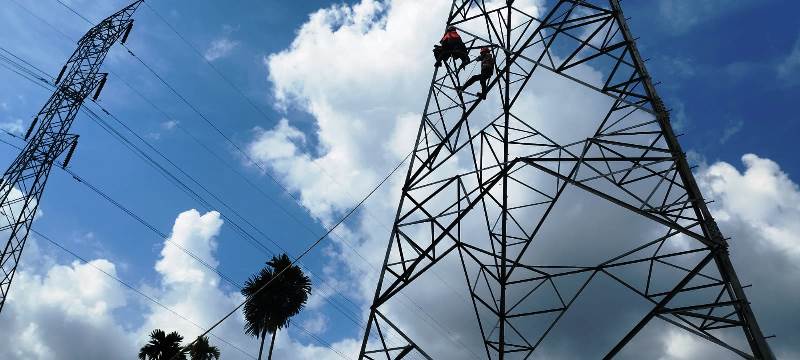 Diduga Depresi Seorang Remaja Putri Di Kota Tasikmalaya Nekat Naik Tower Sutet