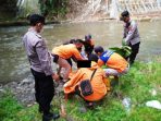 Polisi Evakuasi Mayat Pria di Sungai Cikalang Tasikmalaya