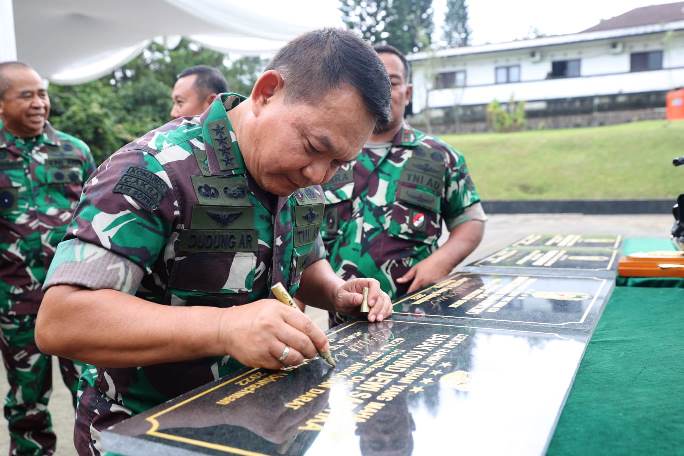 Kasad Tinjau Pembangunan Fasilitas Barak Prajurit Di Secapa AD dan Pussenkav