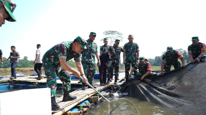 Kasad Ajak Masyarakat Dukung Program Ketahanan Pangan Kasad Ajak Masyarakat Dukung Program Ketahanan Pangan