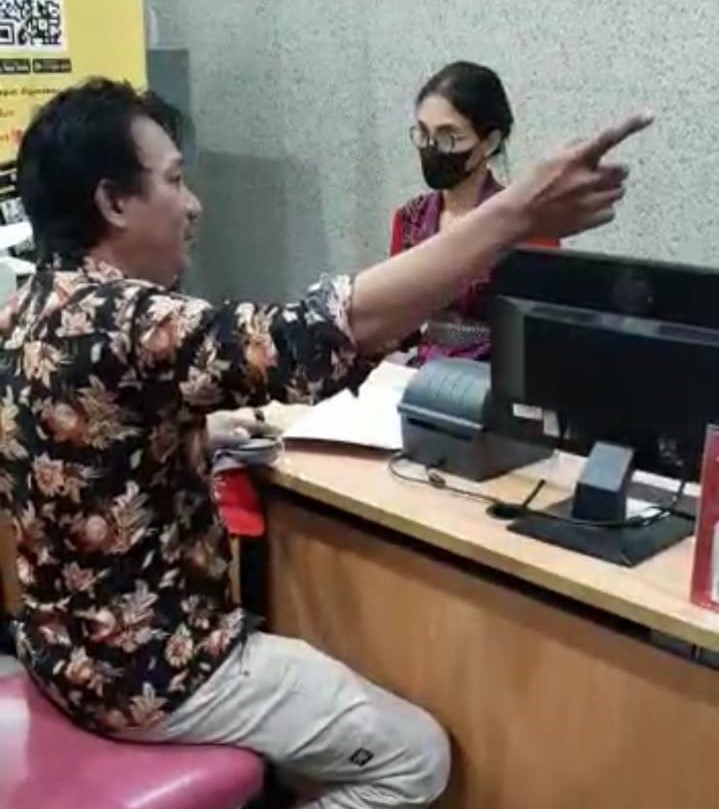 Ditelantarkan Di Bandara Juanda, Keluarga Penumpang Komplain Ke Maskapai Lion Air Ditelantarkan Di Bandara Juanda, Keluarga Penumpang Komplain Ke Maskapai Lion Air