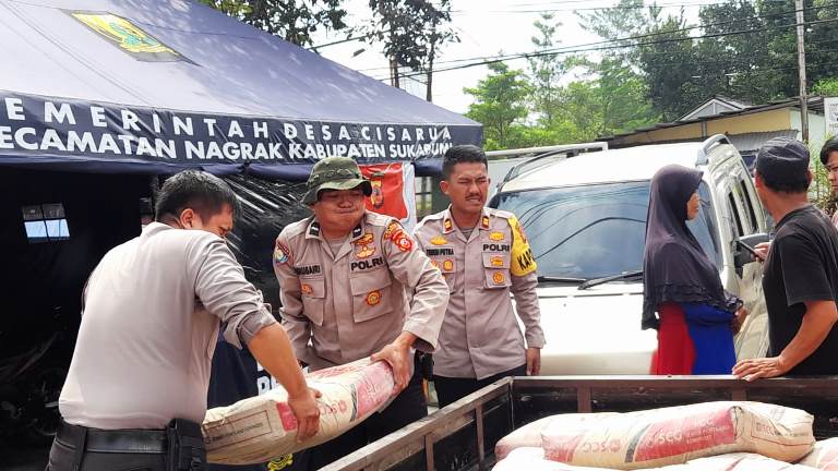 Polri Salurkan Bantuan Material Bahan Bangunan Kepada Masyarakat Korban Gempa Di Sukabumi
