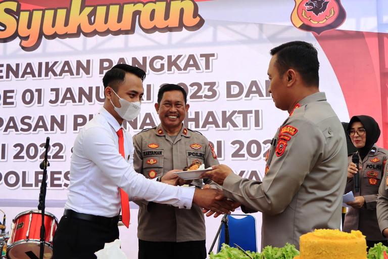 Polres Tasikmalaya Kota Gelar Syukuran Kenaikan Pangkat 64 Personel dan Apel Konsolidasi Operasi Lilin Lodaya 2022