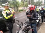 Polisi Tertibkan Dan Tindak Tegas Sepeda Motor Berknalpot Tidak Sesuai Standar Dengan Tilang ETLE Mobile