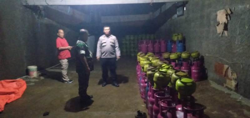 Polisi Gerebek Gudang Elpiji Oplosan Di Tasikmalaya Polisi Gerebek Gudang Elpiji Oplosan Di Tasikmalaya