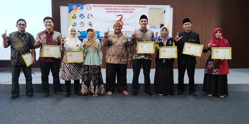 RBK Kota Banjar Milad Ke-7, Berikan Penghargaan Kepada Tujuh Tokoh Peduli Literasi
