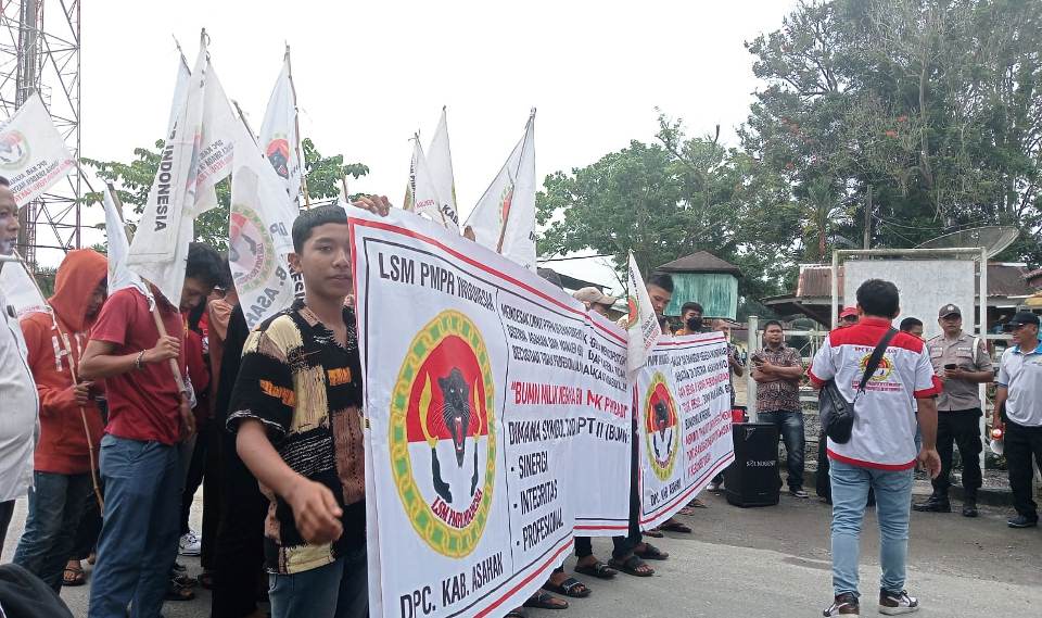 Massa PMPRI Gelar Aksi Unjuk Rasa di PTPN III, Tuding General Manager dan Pimpinan Kebun Sei Dadap Tidak Becus Bekerja