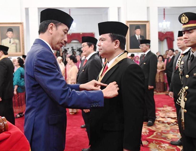 Ronny Sompie, Tokoh Kawanua Sarat Prestasi Peraih Penghargaan Negara Bintang Jasa Utama Dari Presiden Jokowi