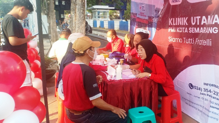 PMI Kota Semarang Buka Pelayanan Kesehatan dan Sosialisasi Pentingnya Keterampilan Pertolongan Pertama di Car Free Day
