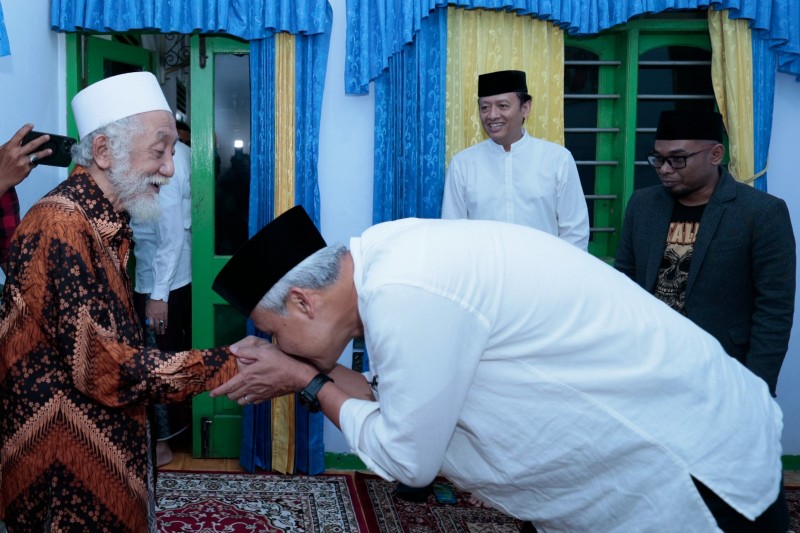 Ganjar Dapat Dukungan Abuya Muhtadi, Ulama Kharismatik Banten