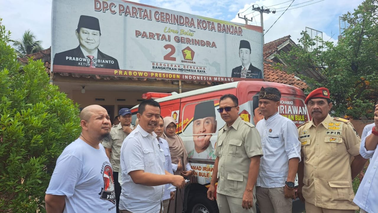 Caleg DPR RI Iwan Bule Serahkan Bantuan Mobil Ambulance Untuk DPC Gerindra Kota Banjar