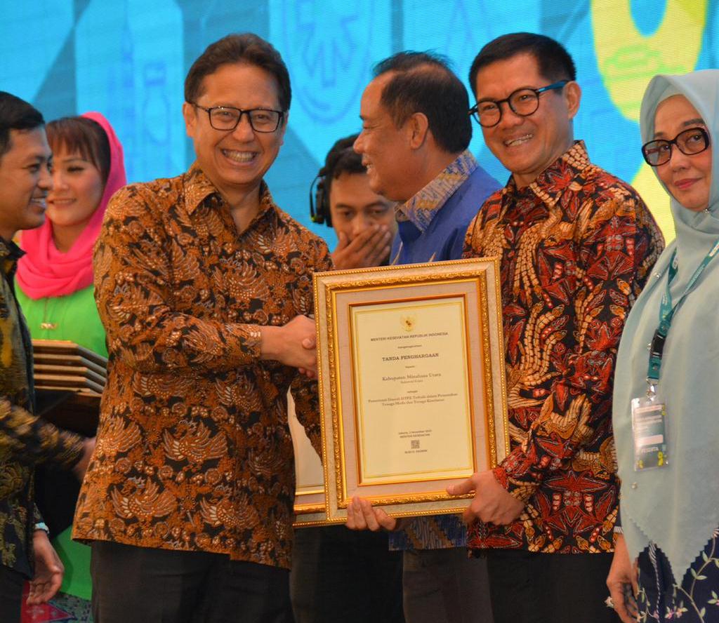 Bupati Minahasa Utara Joune Ganda Terima Penghargaan Pemkab Terbaik Dalam Pemenuhan Tenaga Medis dan Kesehatan dari Kemenkes RI